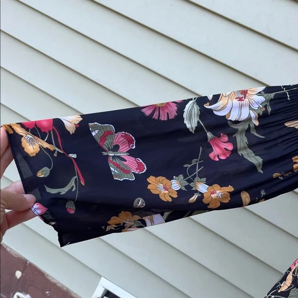 Like new Charlie Black Floral Long Sleeve blouse - Picture 5 of 15